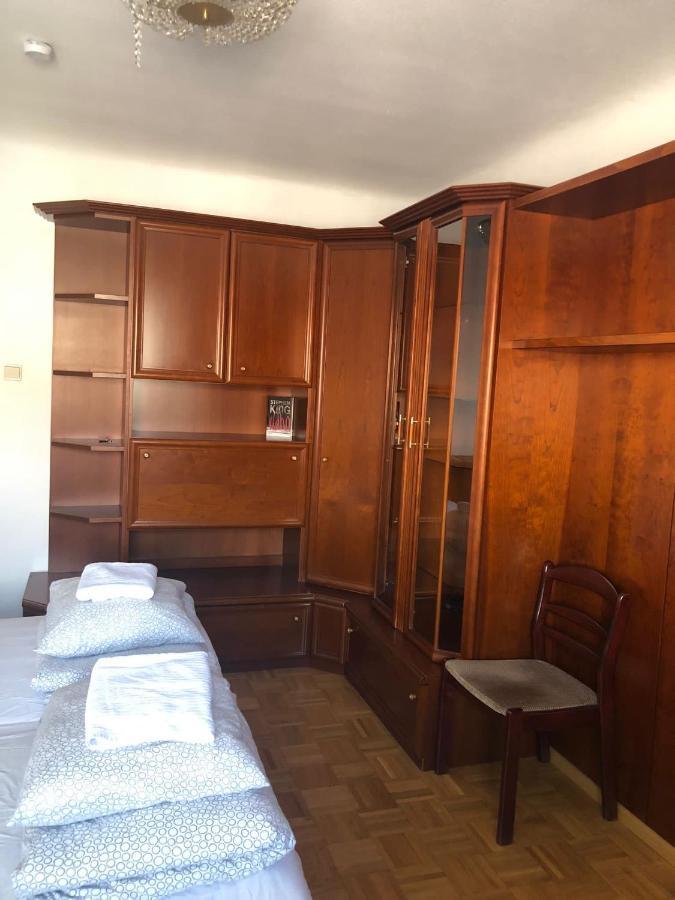 A Private Room In A Shared Apartment Viena Exterior foto
